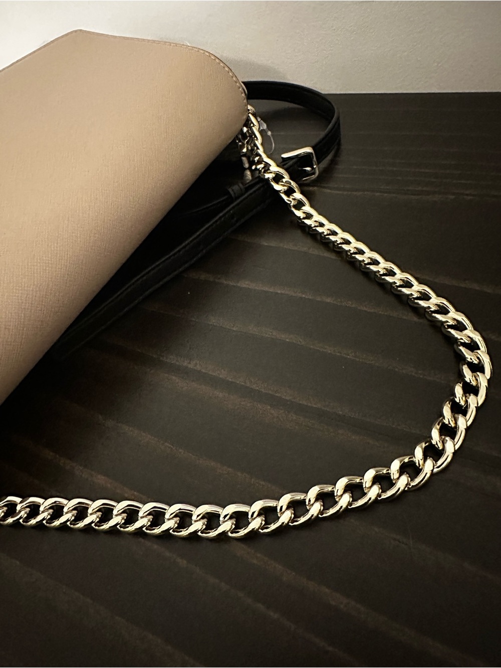 New with Tag! Kate Spade Carson Saffiano Lea Crossbody in Taupe, White & Black - Picture 8 of 13